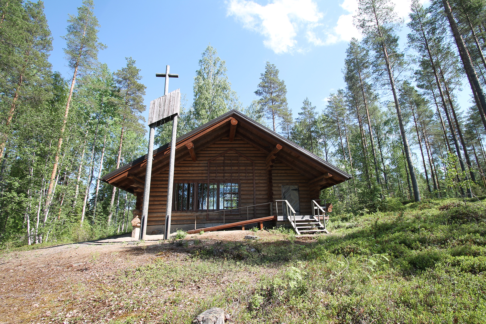 09 Louet kirkko.jpg