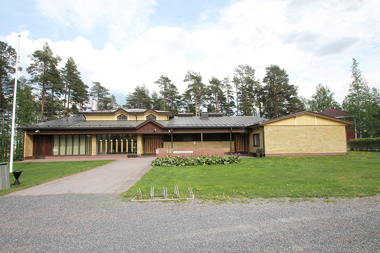 Seurakuntakoti Sievin seurakuntakoti ulkoa kuvattuna